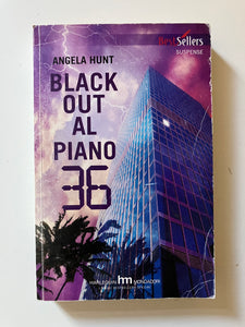 Angela Hunt - Black out al piano 36