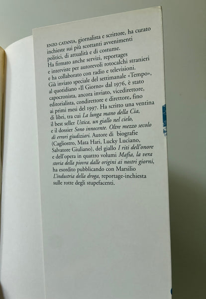 Enzo Catania - Morire d'orrore. Cent'anni di serial killer e delitti raccontati come in un romanzo