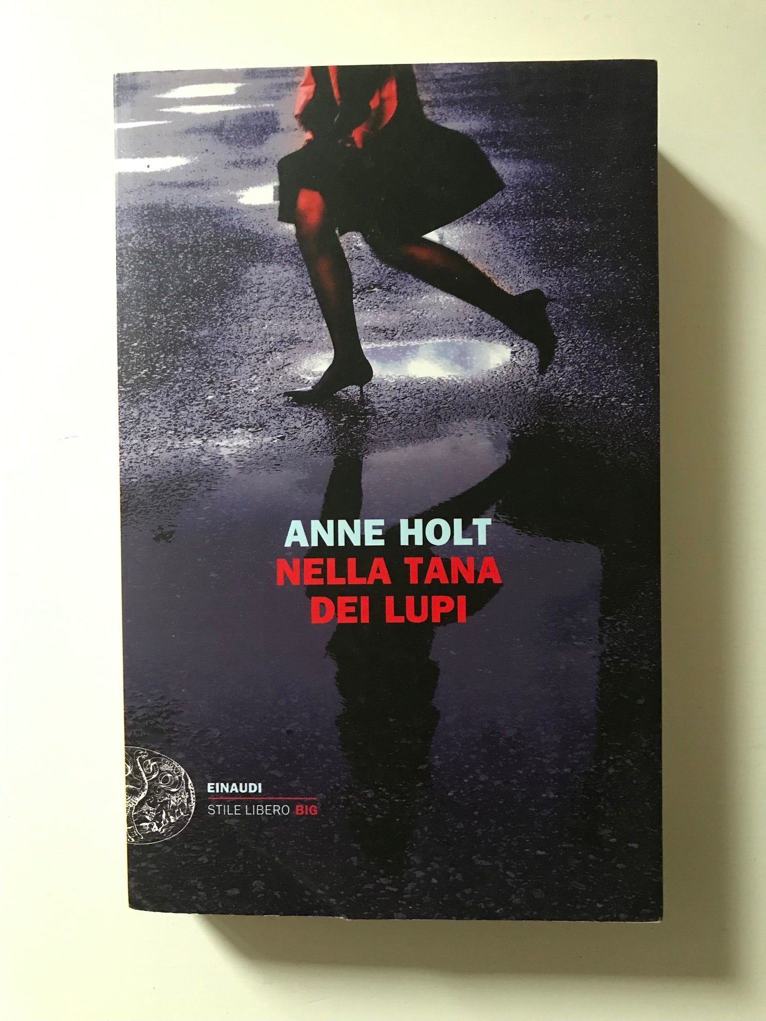 Anne Holt - Nella tana dei lupi