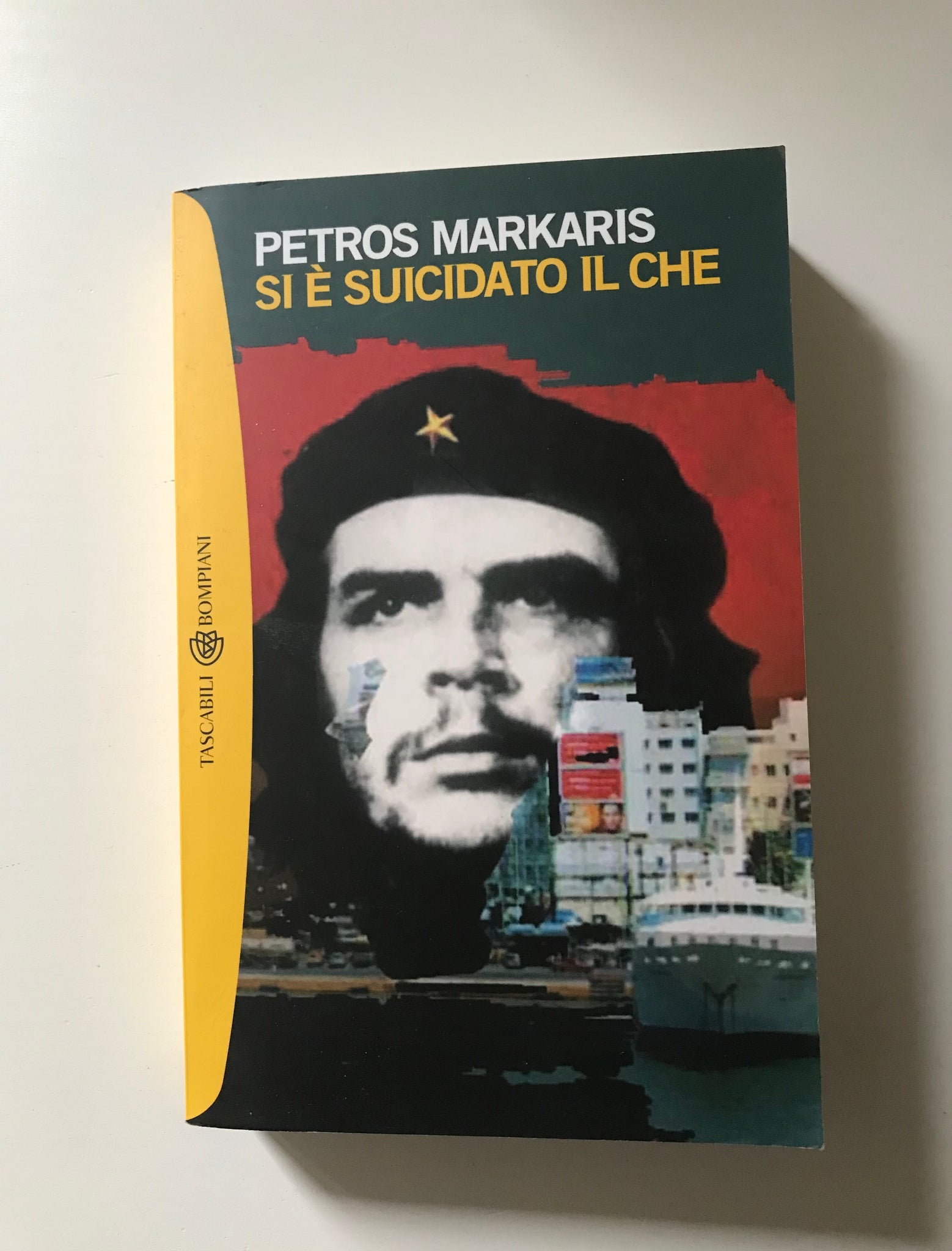 Petros Markaris - Si è suicidato il Che